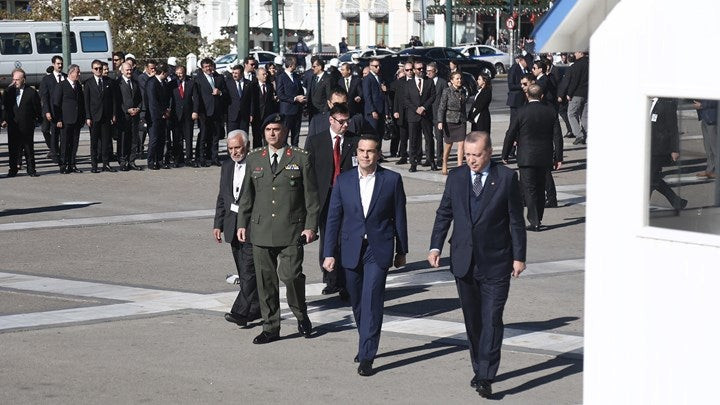 Τι είπε ο Τσίπρας στον Ερντογάν μπροστά στο μνημείο του Αγνώστου Στρατιώτη (εικόνες)